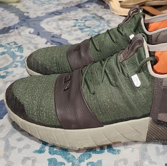 Shoes - Picture 3 of 5